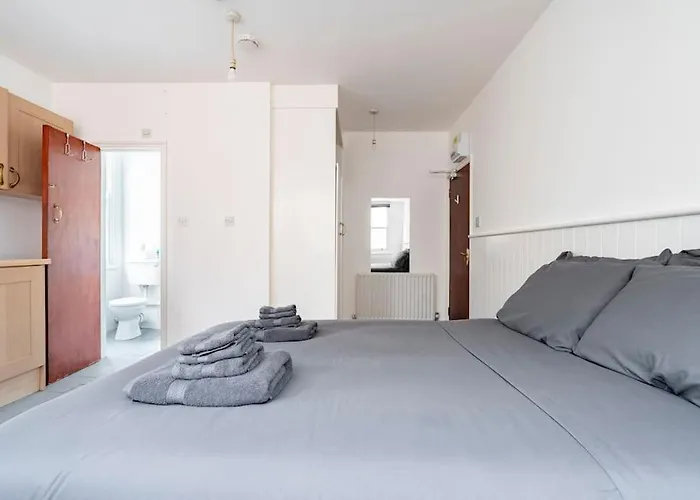 Finchley Road Studio 13